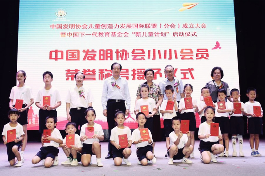 小小会员合影.jpg 小小会员合影.jpg